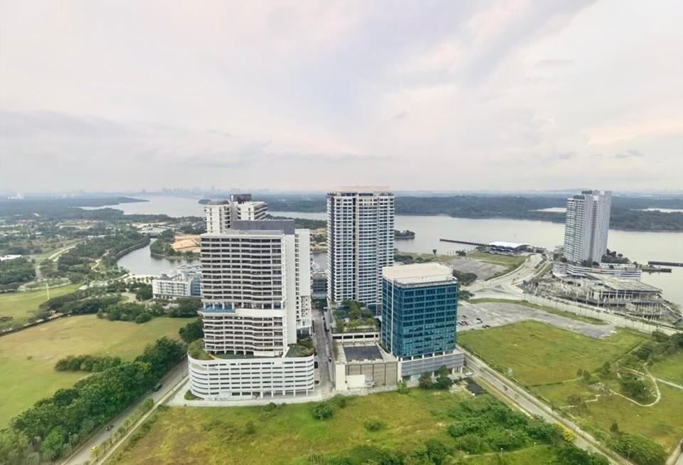 C1113 Almas Suites Galaxy Space Netflix By Stay Nusajaya  Ngoại thất bức ảnh
